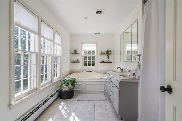 35 Pokanoket Ln, Marshfield, MA 02050