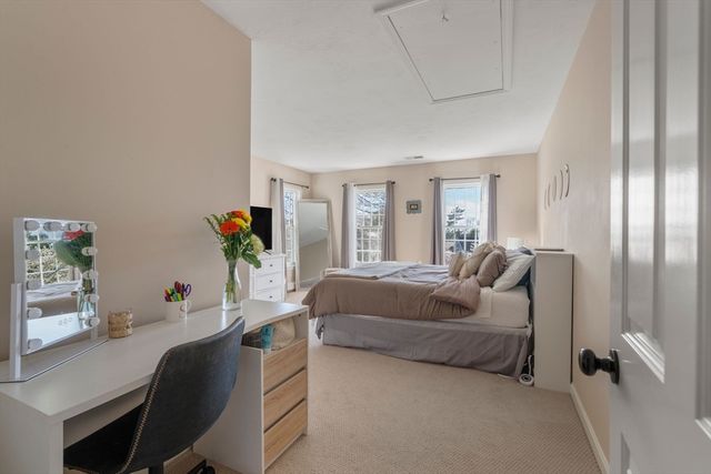 35 Pokanoket Ln, Marshfield, MA 02050