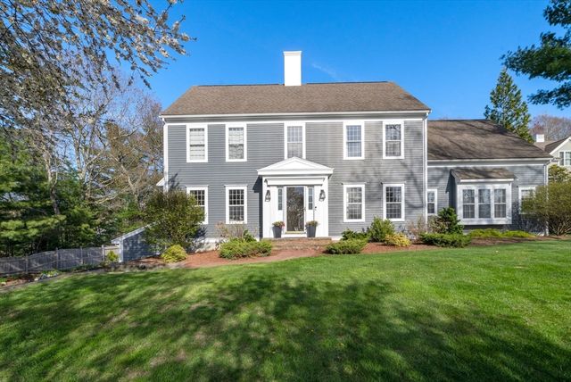 35 Pokanoket Ln, Marshfield, MA 02050