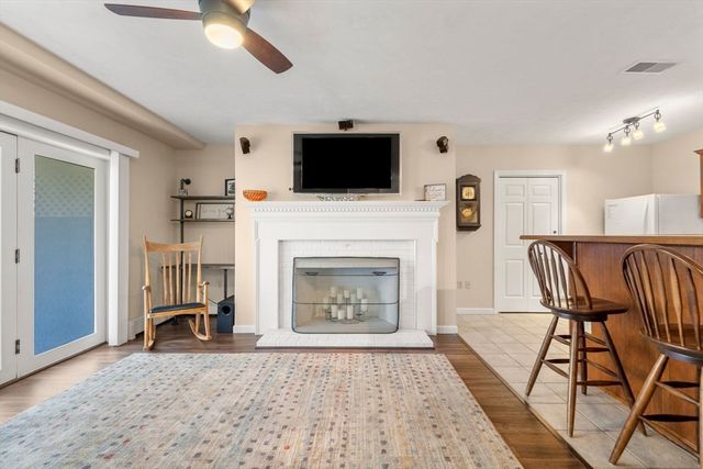 35 Pokanoket Ln, Marshfield, MA 02050