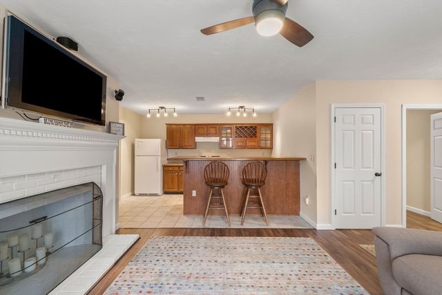 35 Pokanoket Ln, Marshfield, MA 02050