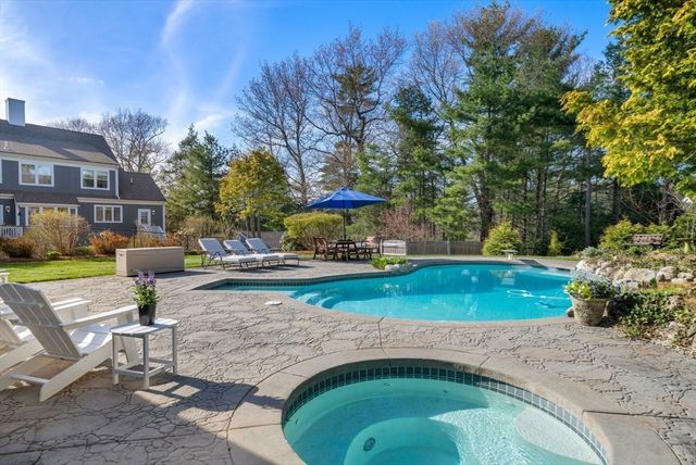 35 Pokanoket Ln, Marshfield, MA 02050