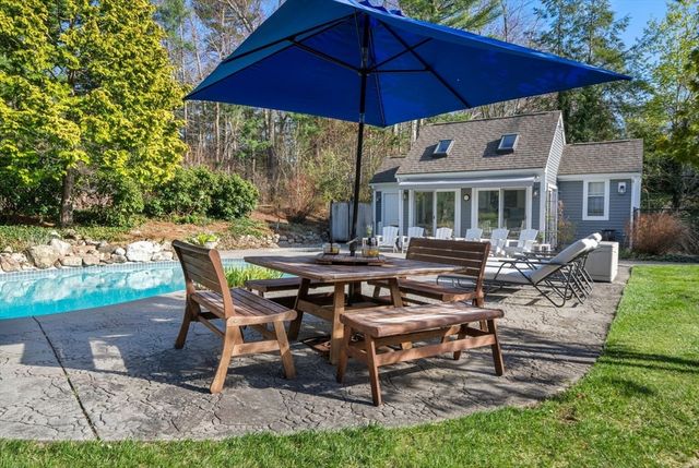35 Pokanoket Ln, Marshfield, MA 02050