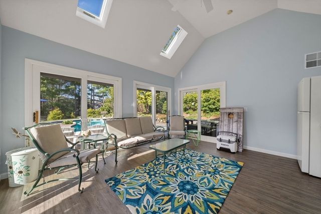 35 Pokanoket Ln, Marshfield, MA 02050