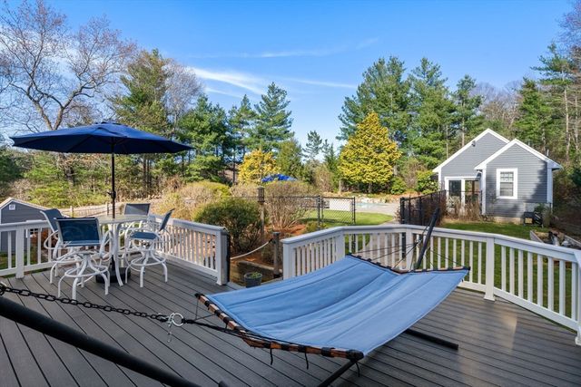 35 Pokanoket Ln, Marshfield, MA 02050