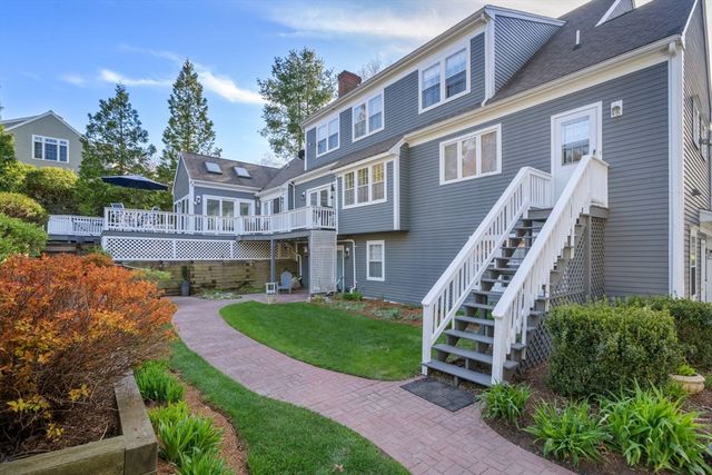 35 Pokanoket Ln, Marshfield, MA 02050