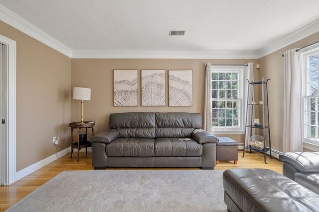 35 Pokanoket Ln, Marshfield, MA 02050