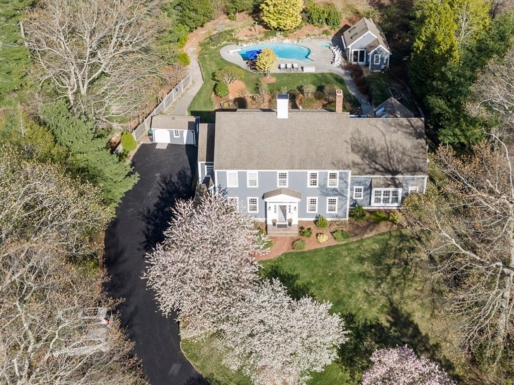 35 Pokanoket Ln, Marshfield, MA 02050