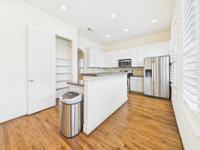 11025 Sherwood Grove, Houston, TX 77043