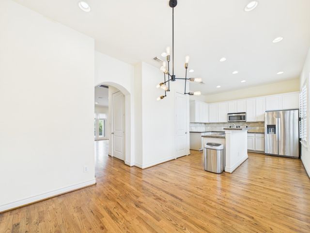 11025 Sherwood Grove, Houston, TX 77043