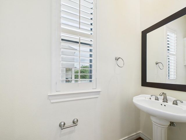 11025 Sherwood Grove, Houston, TX 77043