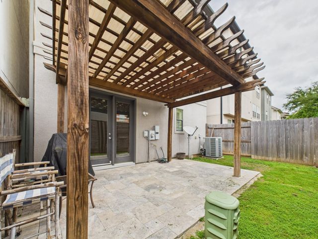 11025 Sherwood Grove, Houston, TX 77043