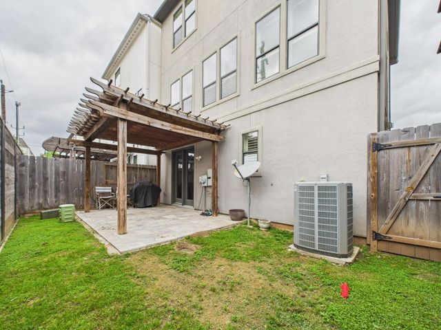 11025 Sherwood Grove, Houston, TX 77043