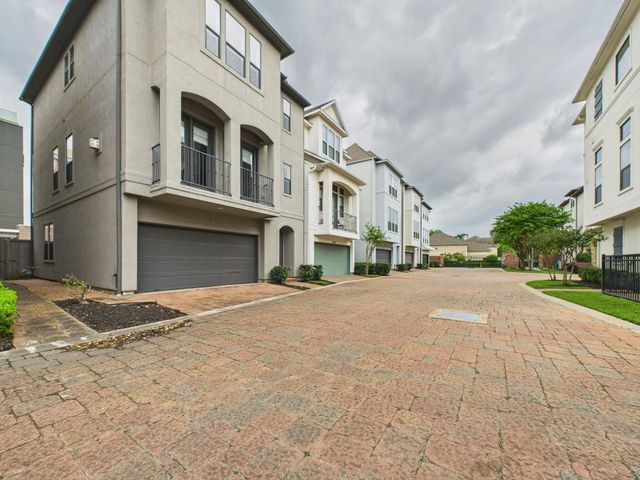 11025 Sherwood Grove, Houston, TX 77043