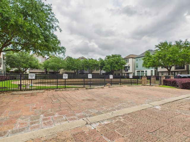 11025 Sherwood Grove, Houston, TX 77043