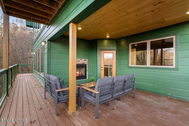 1857 Beachfront Dr, Sevierville, TN 37876