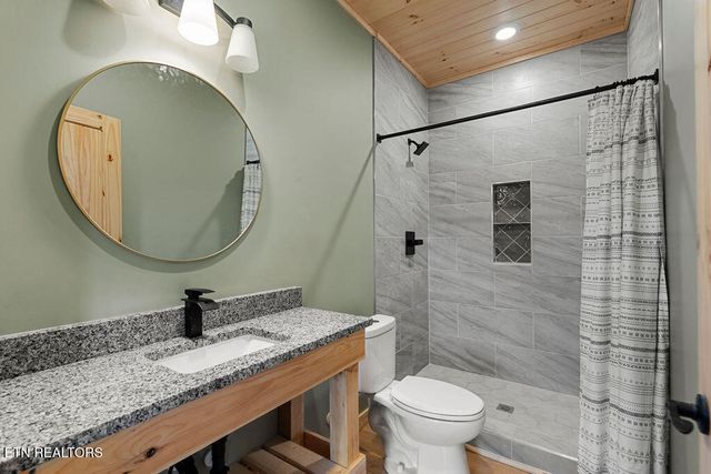 1857 Beachfront Dr, Sevierville, TN 37876