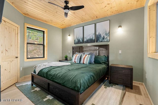 1857 Beachfront Dr, Sevierville, TN 37876