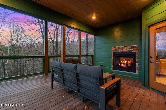 1857 Beachfront Dr, Sevierville, TN 37876