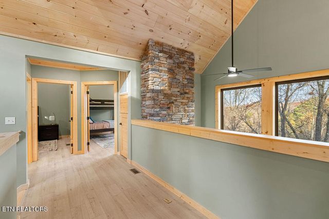 1857 Beachfront Dr, Sevierville, TN 37876