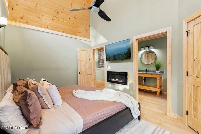 1857 Beachfront Dr, Sevierville, TN 37876