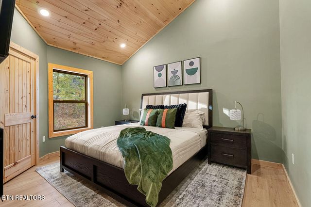 1857 Beachfront Dr, Sevierville, TN 37876