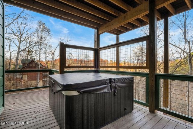 1857 Beachfront Dr, Sevierville, TN 37876