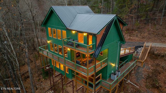 1857 Beachfront Dr, Sevierville, TN 37876