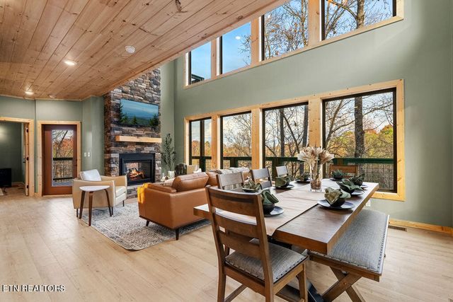 1857 Beachfront Dr, Sevierville, TN 37876