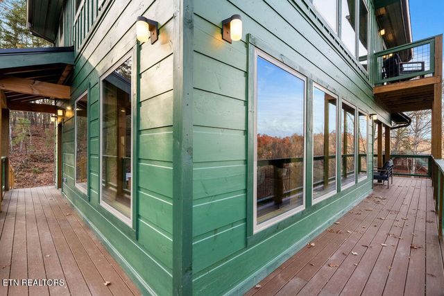 1857 Beachfront Dr, Sevierville, TN 37876