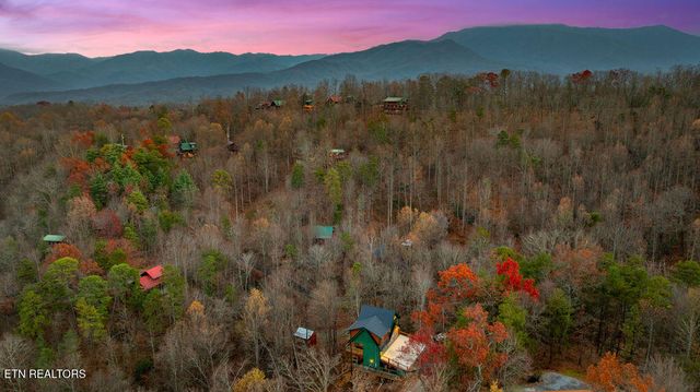 1857 Beachfront Dr, Sevierville, TN 37876