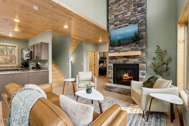 1857 Beachfront Dr, Sevierville, TN 37876