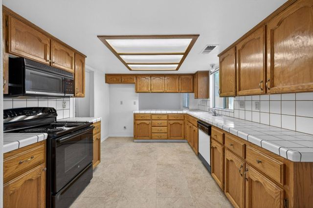 3392 N Forestiere Avenue, Fresno, CA 93722