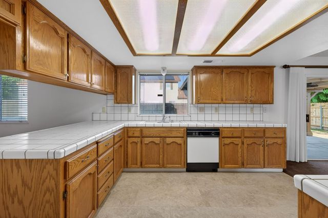 3392 N Forestiere Avenue, Fresno, CA 93722