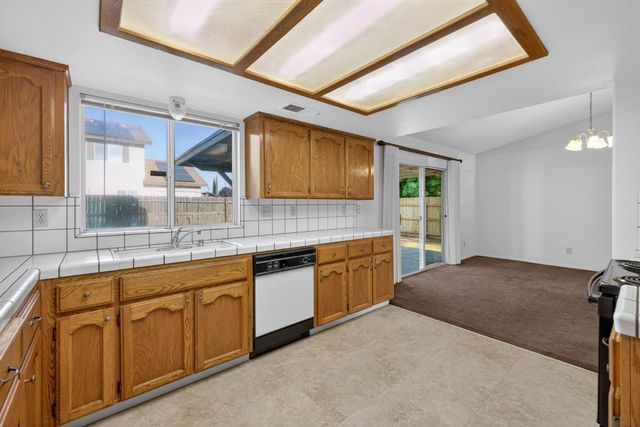 3392 N Forestiere Avenue, Fresno, CA 93722