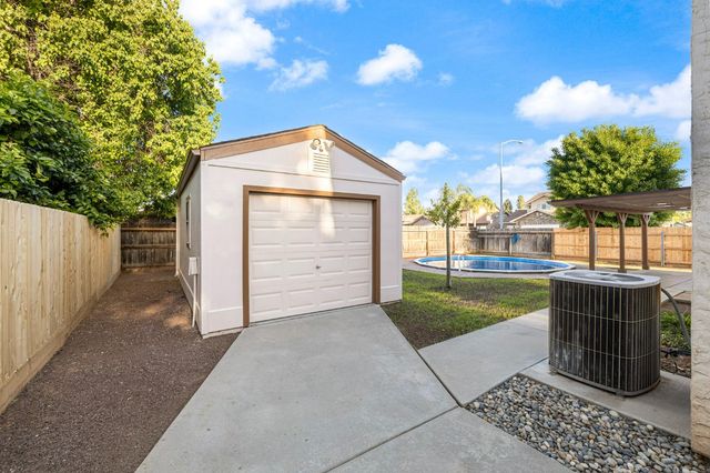 3392 N Forestiere Avenue, Fresno, CA 93722