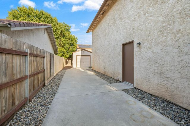 3392 N Forestiere Avenue, Fresno, CA 93722