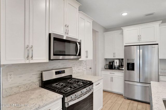 383 NARROWLEAF Drive, St. Johns, FL 32259