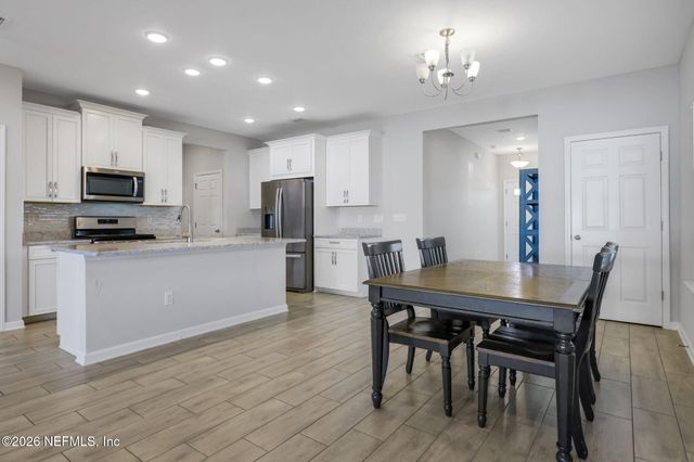 383 NARROWLEAF Drive, St. Johns, FL 32259