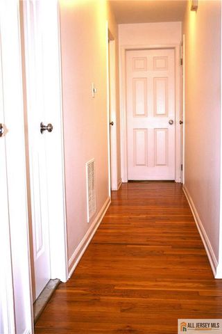 3 Piccadilly Circus 103, Sayreville, NJ 08872