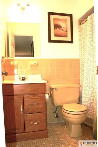 3 Piccadilly Circus 103, Sayreville, NJ 08872