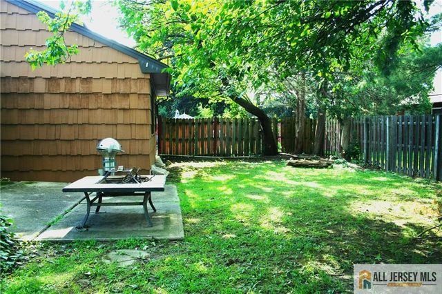 3 Piccadilly Circus 103, Sayreville, NJ 08872
