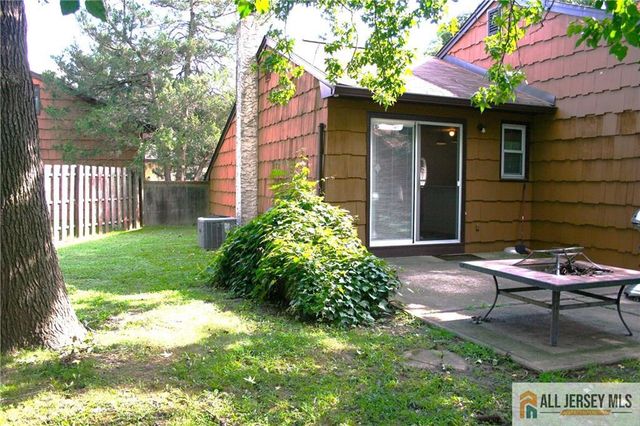 3 Piccadilly Circus 103, Sayreville, NJ 08872