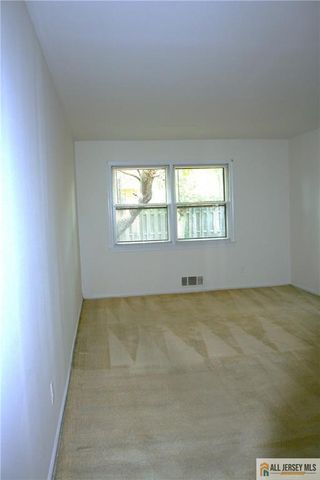 3 Piccadilly Circus 103, Sayreville, NJ 08872
