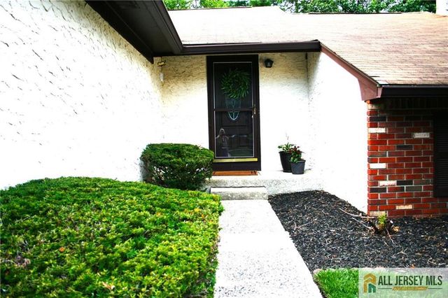 3 Piccadilly Circus 103, Sayreville, NJ 08872