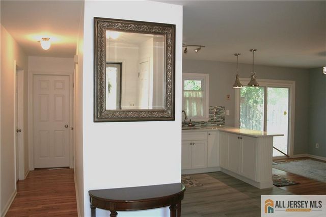3 Piccadilly Circus 103, Sayreville, NJ 08872