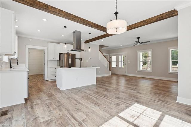 5661 Fairfield LN, Hayes, VA 23072