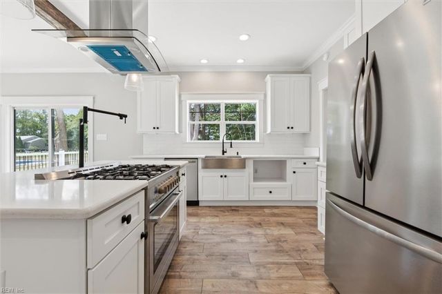 5661 Fairfield LN, Hayes, VA 23072