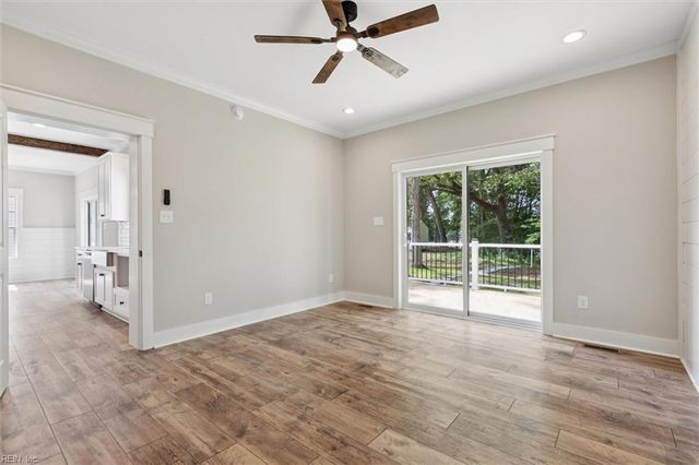 5661 Fairfield LN, Hayes, VA 23072