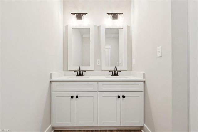 5661 Fairfield LN, Hayes, VA 23072